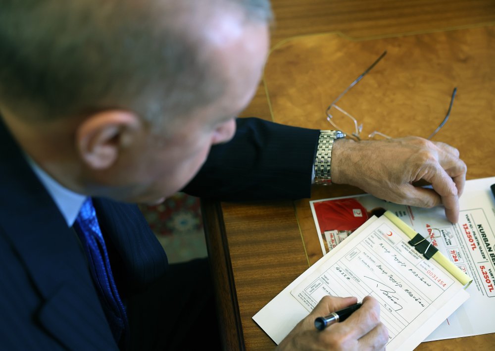 Cumhurbaşkanı Erdoğan, Kurban vekaletini Türk Kızılay'ına verdi