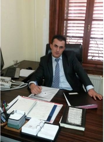 Kafede tartıştığı boşanma aşamasındaki eşini öldürüp, intihar etti