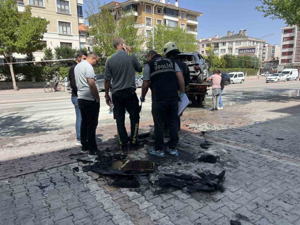 Konya'da otomobil alevlere teslim oldu! O anlar kayıtta