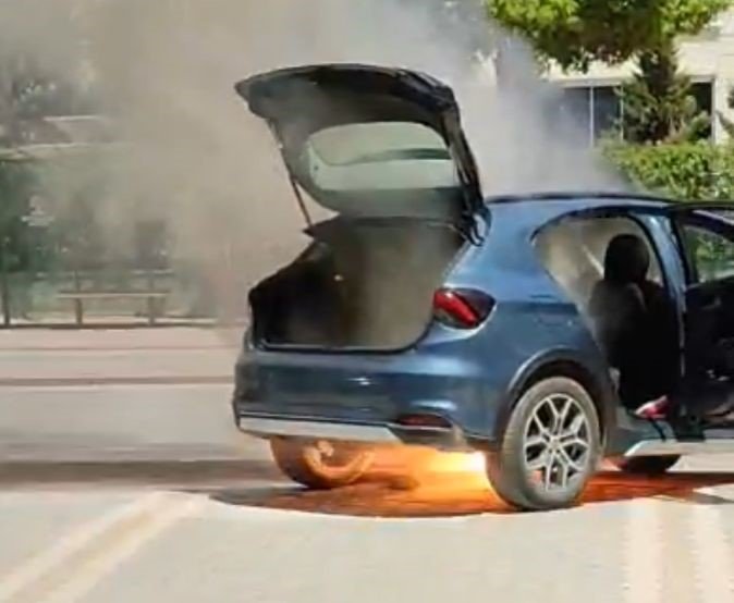 Konya'da otomobil alevlere teslim oldu! O anlar kayıtta