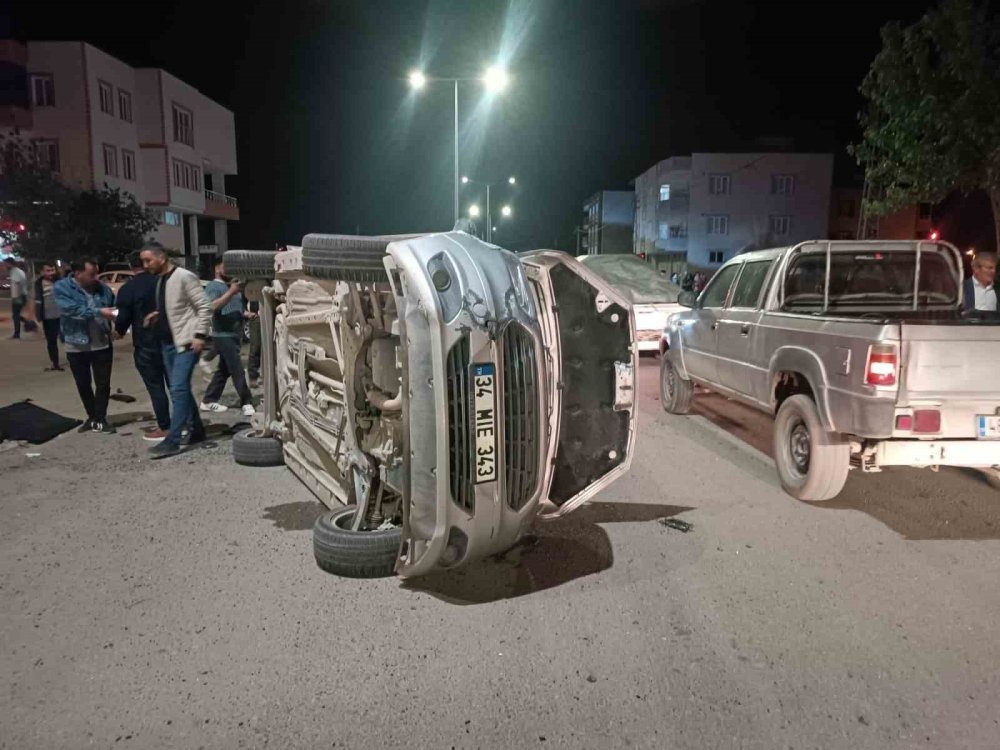 İki hafif ticari araç çarpıştı: 4 yaralı