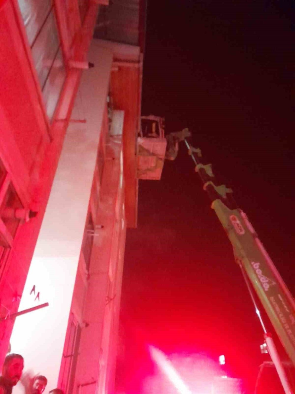 Konya’da apartmanda yangın çıktı