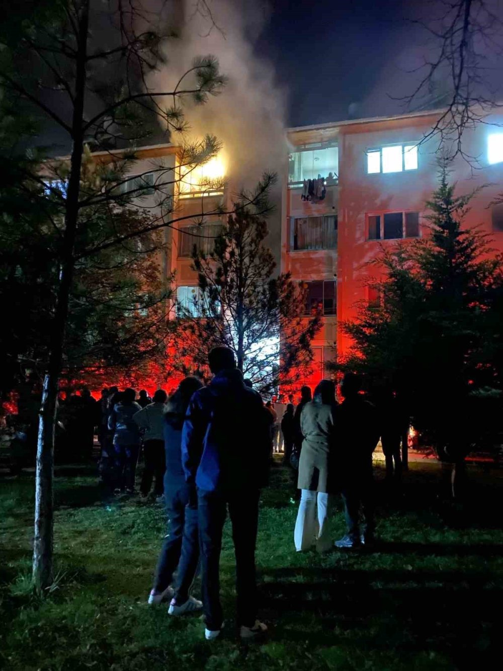 Konya’da apartmanda yangın çıktı