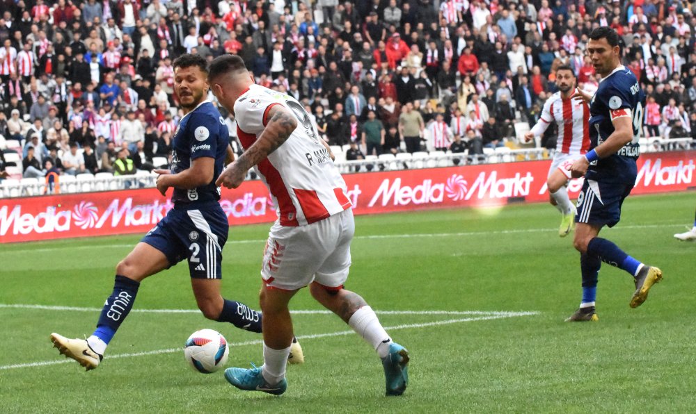 Ligin dibi karıştı... Sivasspor'dan kritik galibiyet!