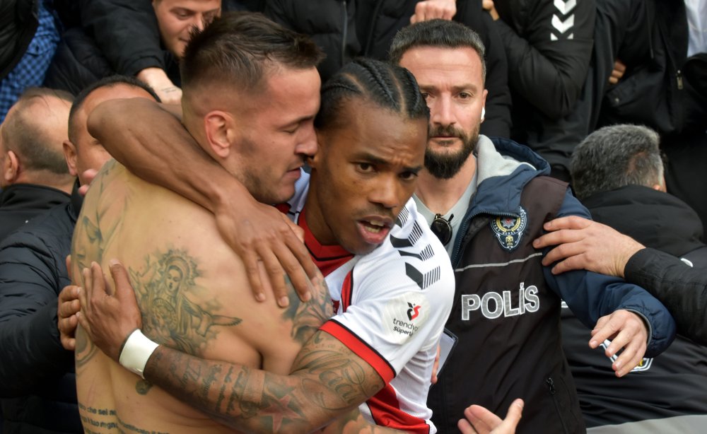 Ligin dibi karıştı... Sivasspor'dan kritik galibiyet!