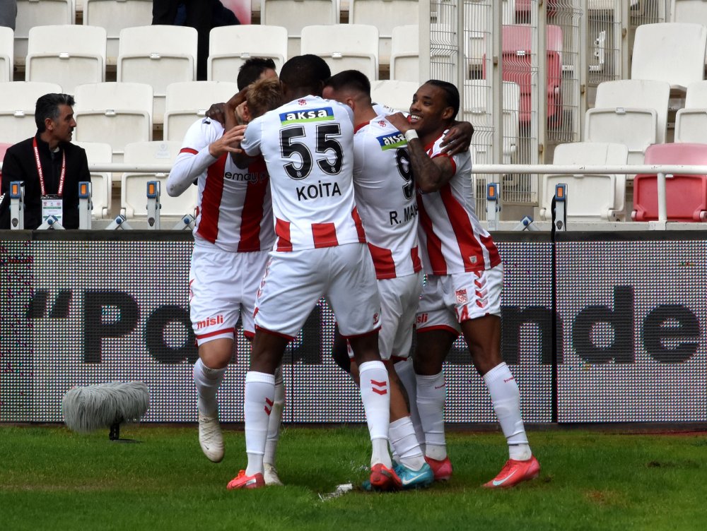 Ligin dibi karıştı... Sivasspor'dan kritik galibiyet!
