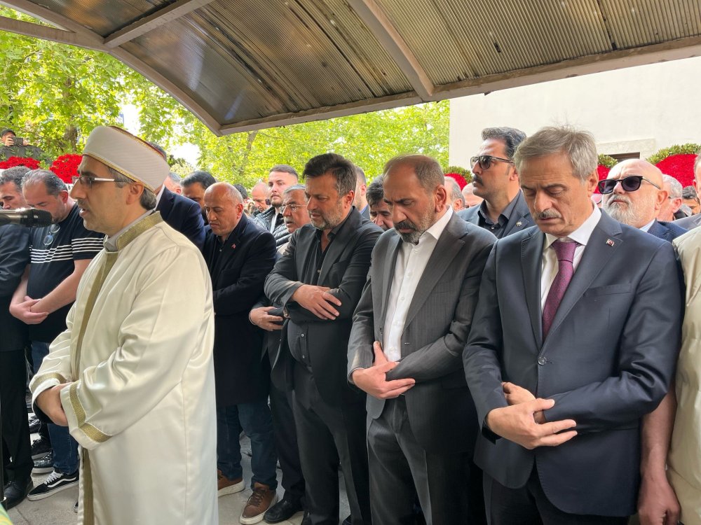 Teknik direktör Bülent Uygun'un kızı son yolculuğuna uğurlandı