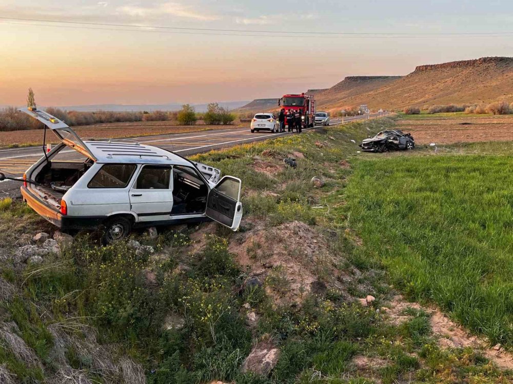 Kavşakta bekleyen aracı sollarken kaza yaptı: 1 ölü, 3 yaralı