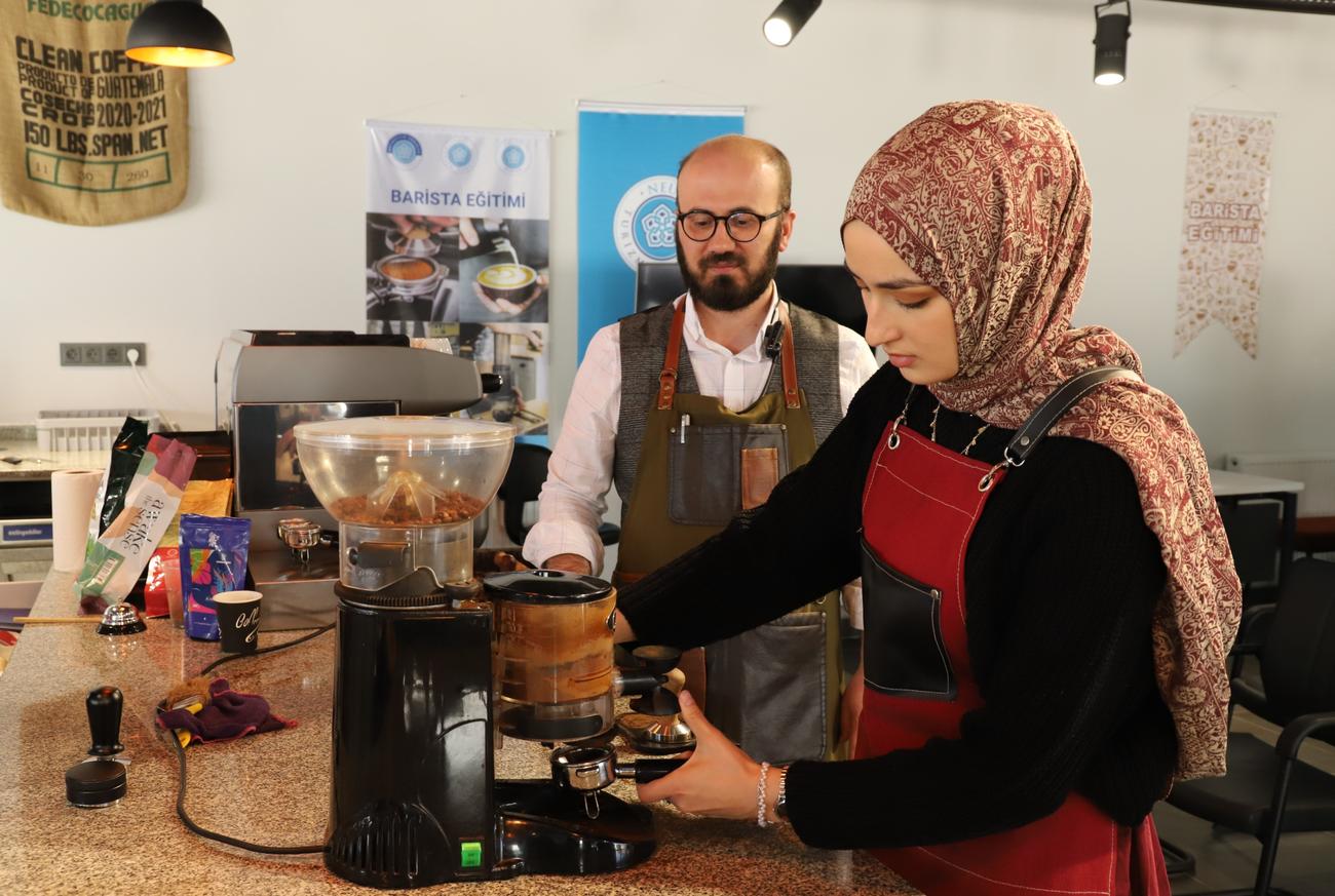 masterchef-yarismacisi-beyza-huri-aydin-neu-barista-atolyesinde-egitim-aliyor-1.jpeg