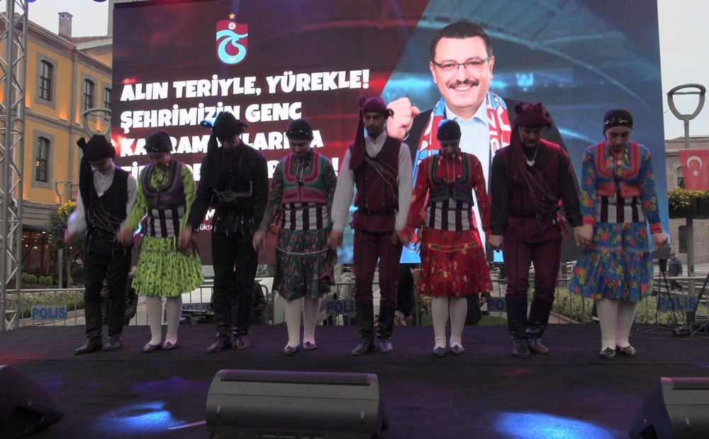 Trabzon halkı Avrupa 2'ncisi gençlerini heyecanla izledi