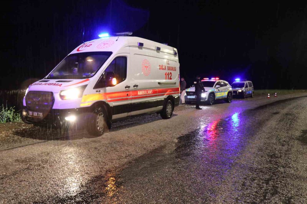 Babasından kaçırdığı araçla dereye uçtu