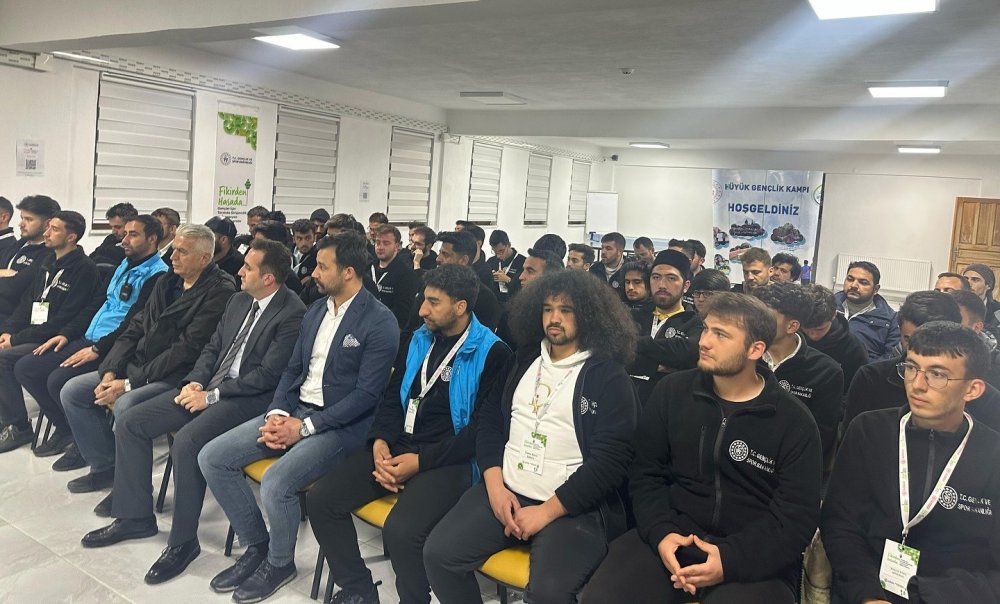 Hüyük’teki kampta gençler tarımı öğreniyor
