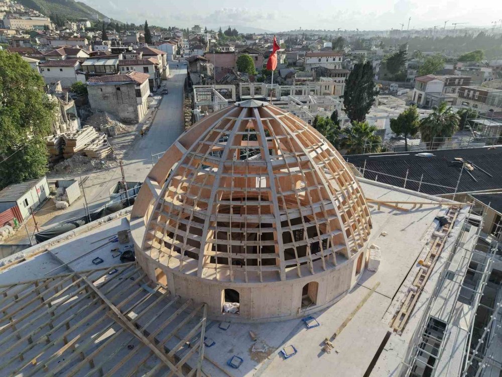 Konya Büyükşehir, yıkılan tarihi ayağa kaldırıyor