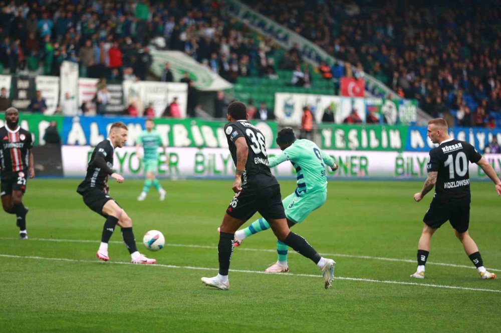 Çaykur Rizespor'dan kritik galibiyet