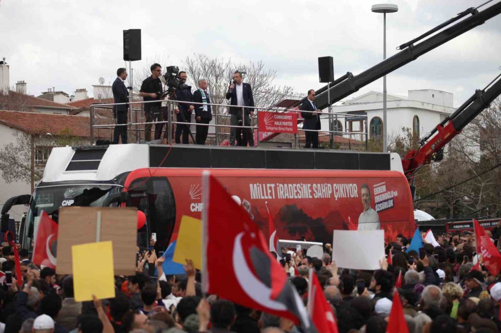 Özgür Özel Konya'da konuştu: "Ekrem başkanı içeride tutmanın bedeli 2.2 trilyon"