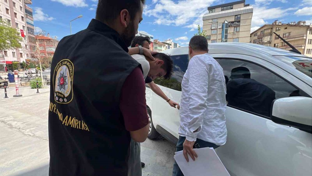 Konya Otogarı civarında kavga ... Tartıştığı kişiyi kafasından vurdu