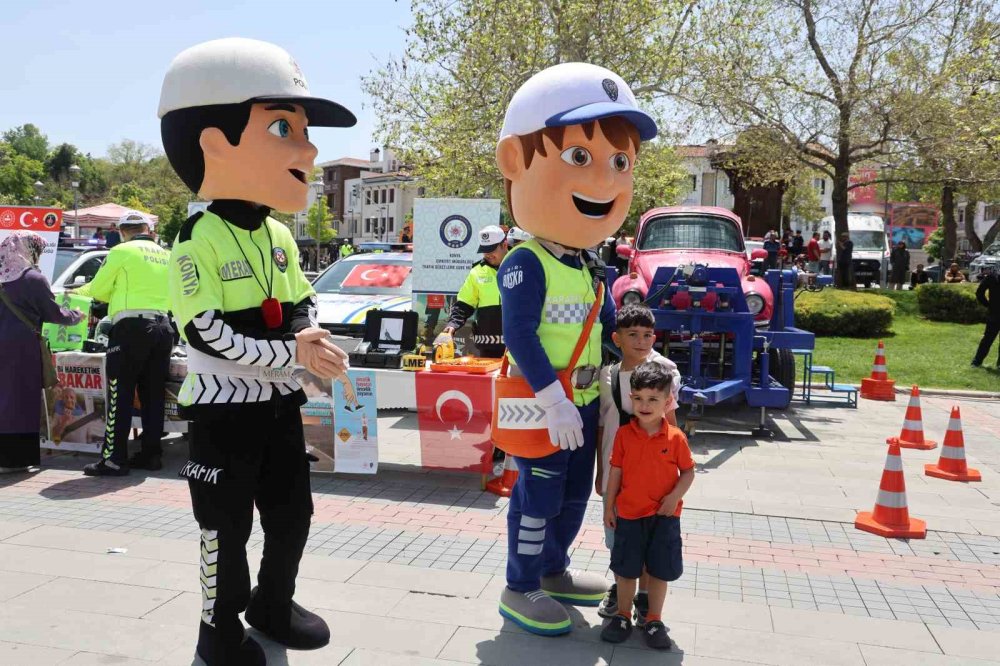 Konya’da Kültür Park'a giden çocuklar doyasıya eğlendi