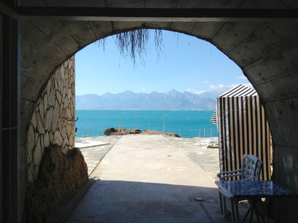 5 yıldızlı iki otelden falezlere gizli tünel