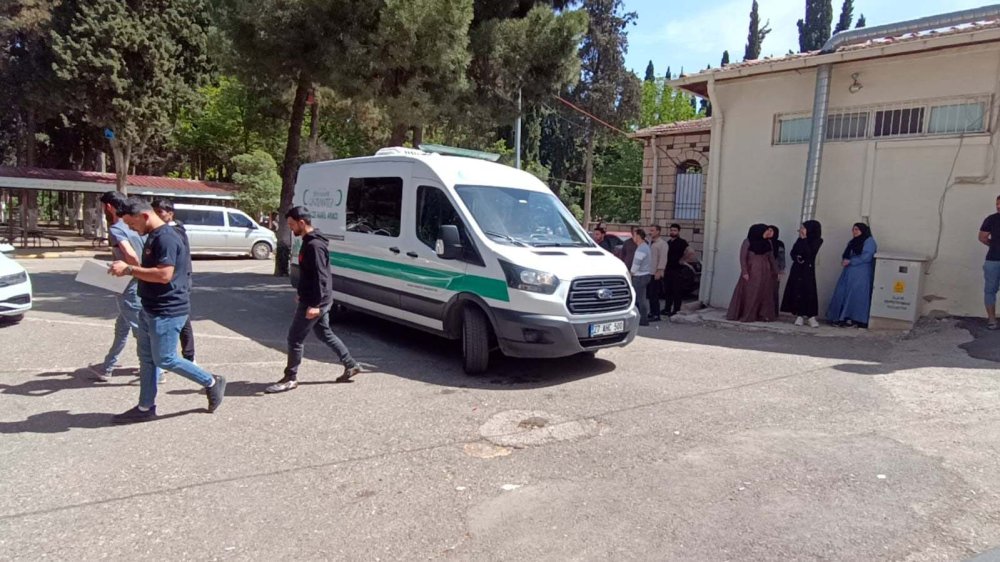 Otomobilin altında kaldı, 1,5 yaşındaki bebek öldü