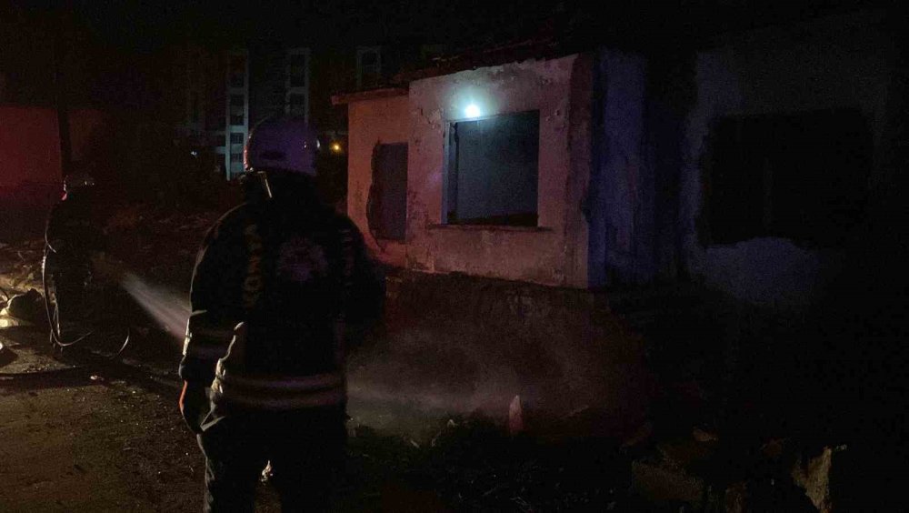13 katlı binada yangın ihbarına giden itfaiye müstakil metruk evle karşılaştı