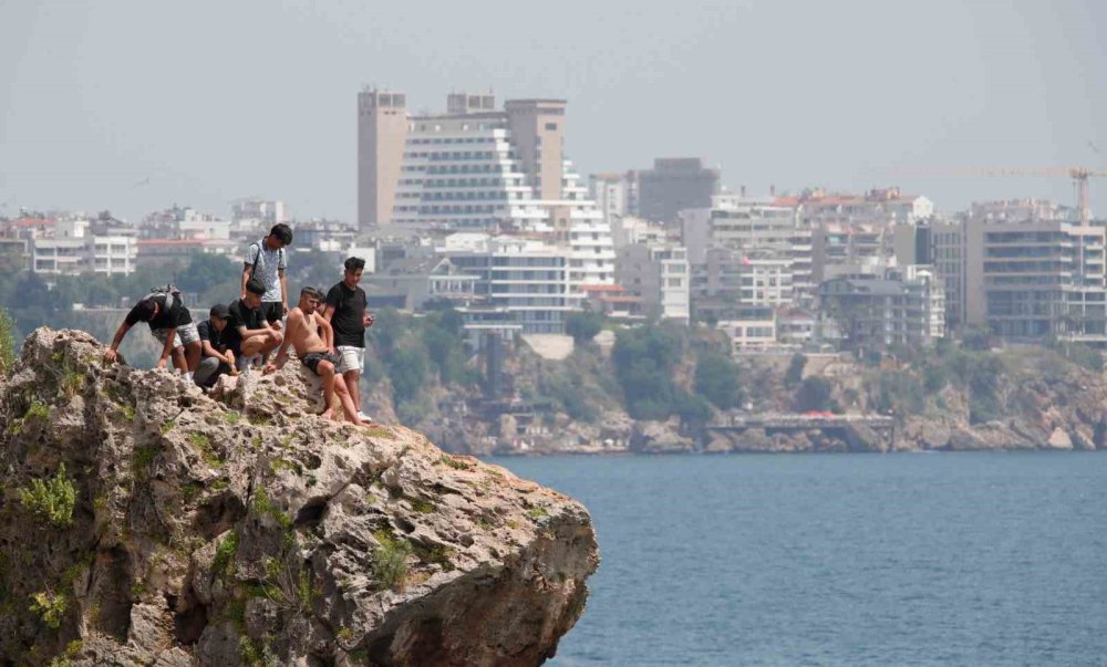 30 metrelik falezlerden ölümüne atlayış
