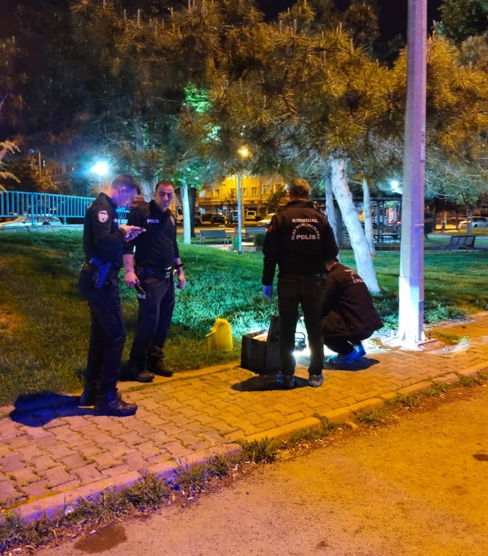 Borç-alacak kavgasında birbirlerini bıçakladılar