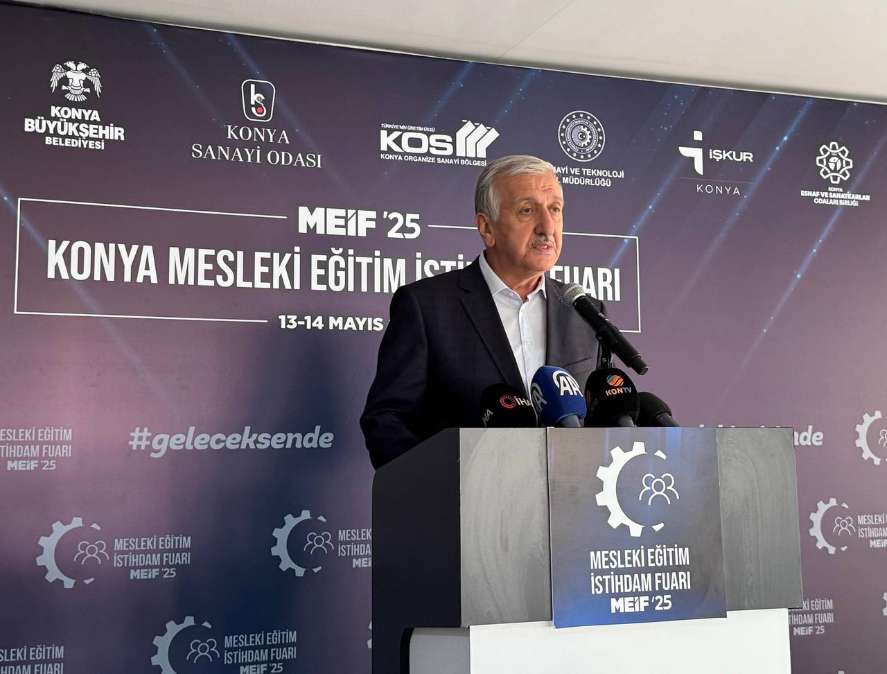 konya-mesleki-egitim-istihdam-fuari-16.jpg