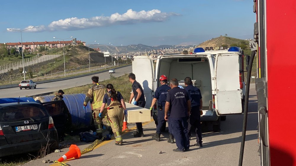 Sondaj aracına çarpan otomobildeki anne- oğul öldü