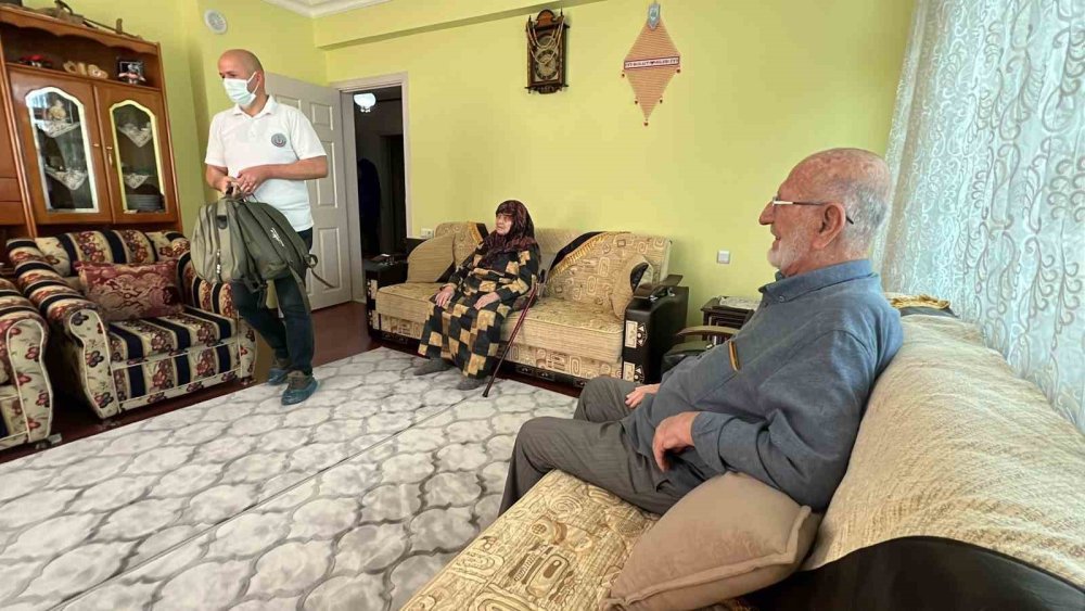 Konya yaşlı hastaların ayağına doktor geliyor