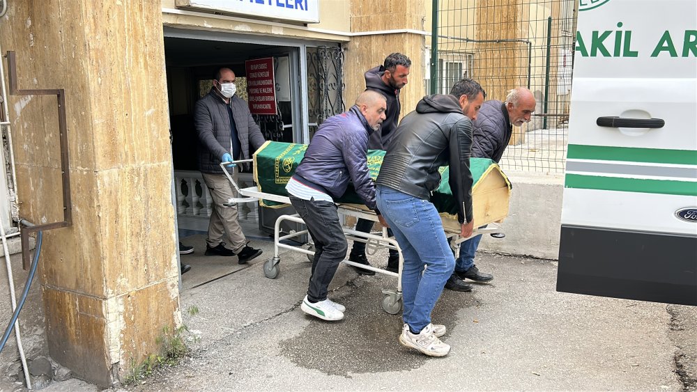 2 çocuk annesi keneden hayatını kaybetti