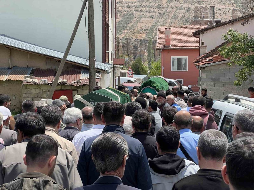 Konya'da hüzünlü veda... Son yolculuğa da beraber uğurlandılar