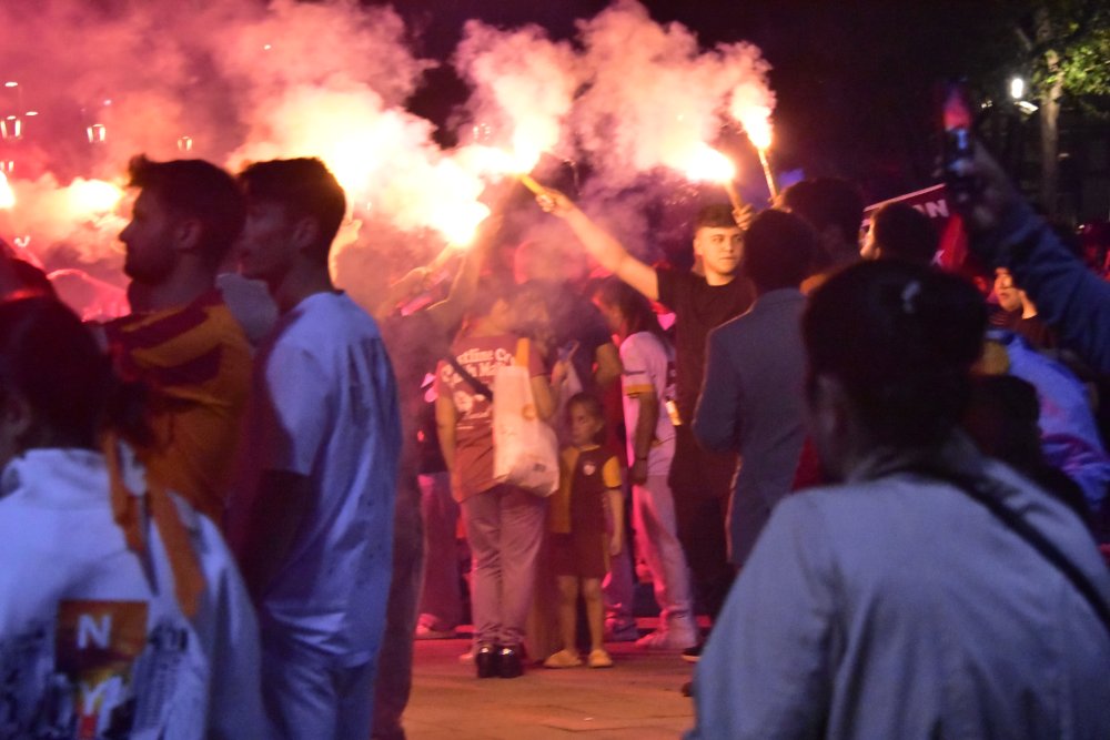 Konya’da Galatasaray taraftarı erken şampiyonluğu coşkuyla kutladı