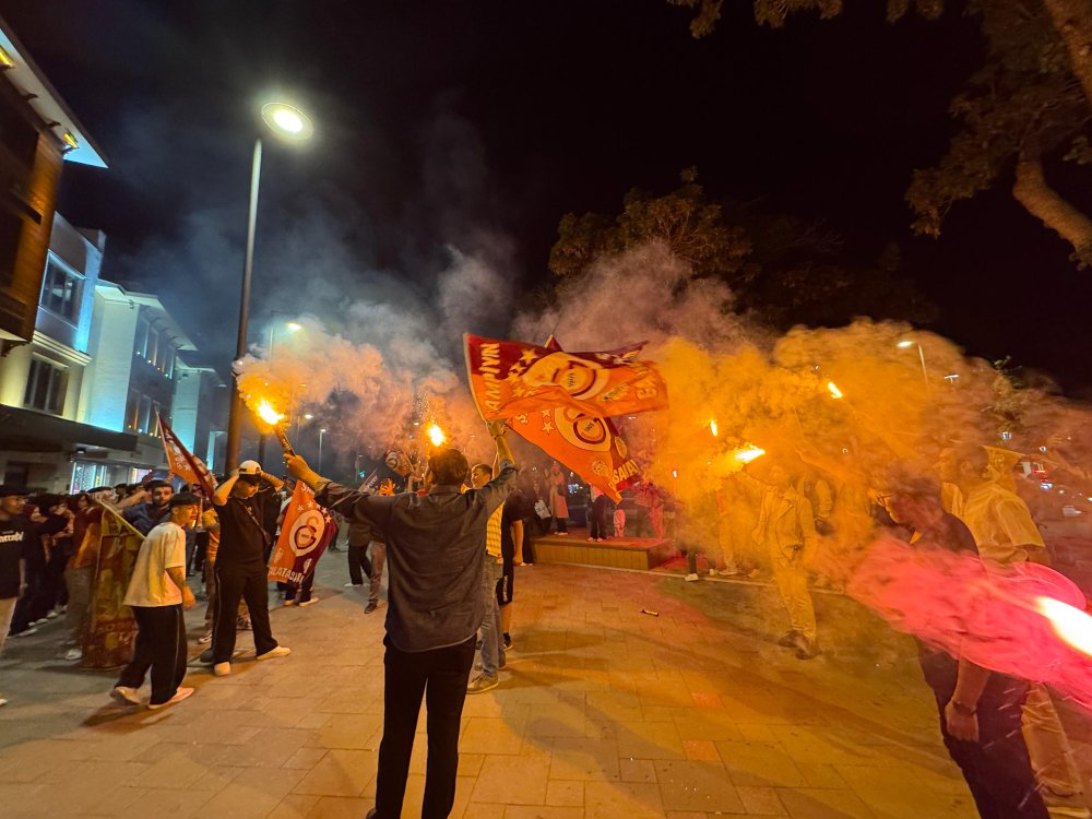 Konya’da Galatasaray taraftarı erken şampiyonluğu coşkuyla kutladı