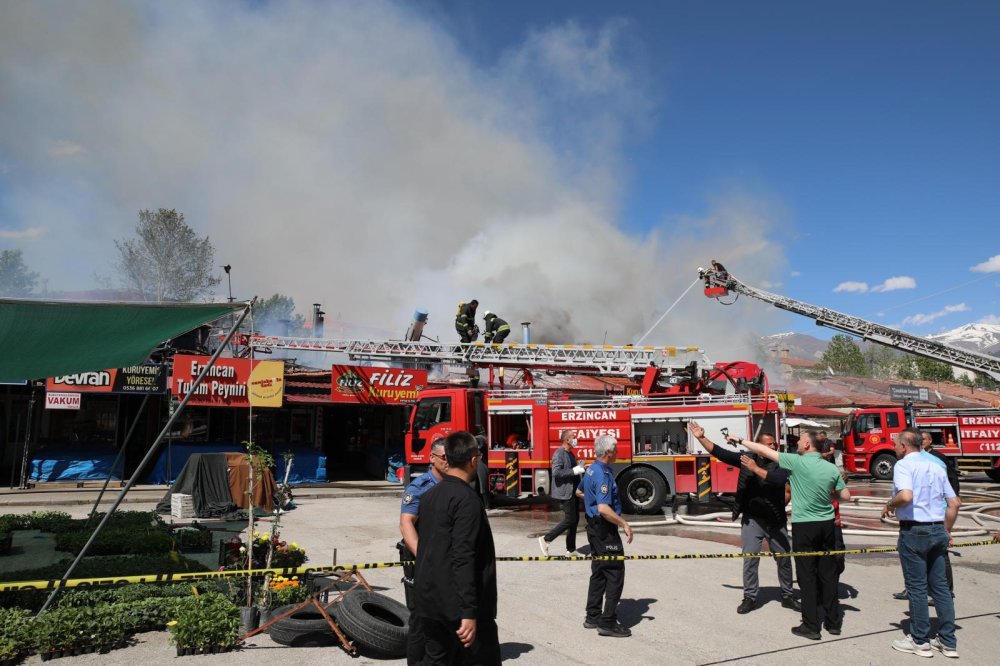 Yangından 20 dükkan zarar gördü