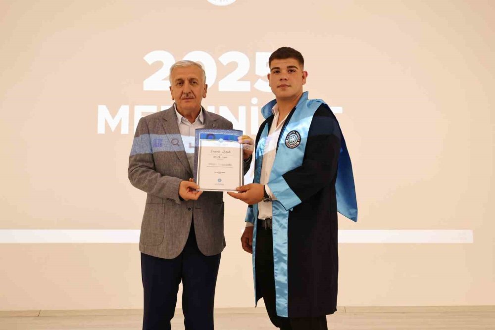 İlk mezunlarını verdi... Konya'da bu okul bölgenin vizyonunu geleceğe taşıyacak