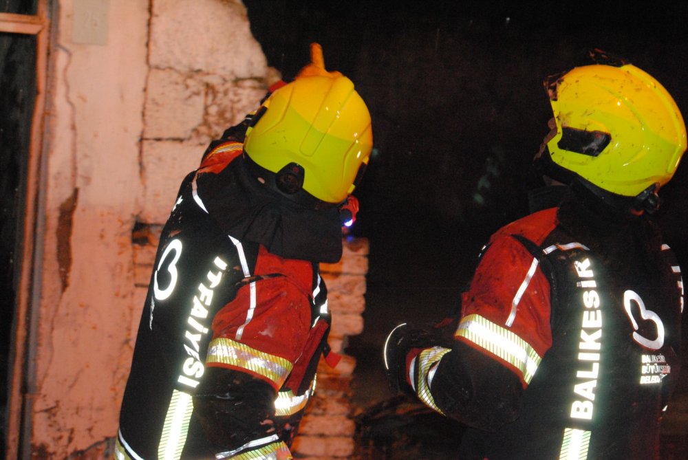 Metruk binada yangın: 1 kişi ve 1 köpek öldü