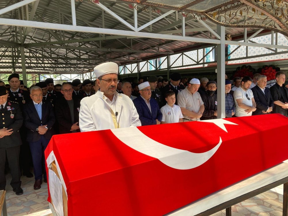 Girdiği derede boğulan astsubay, toprağa verildi