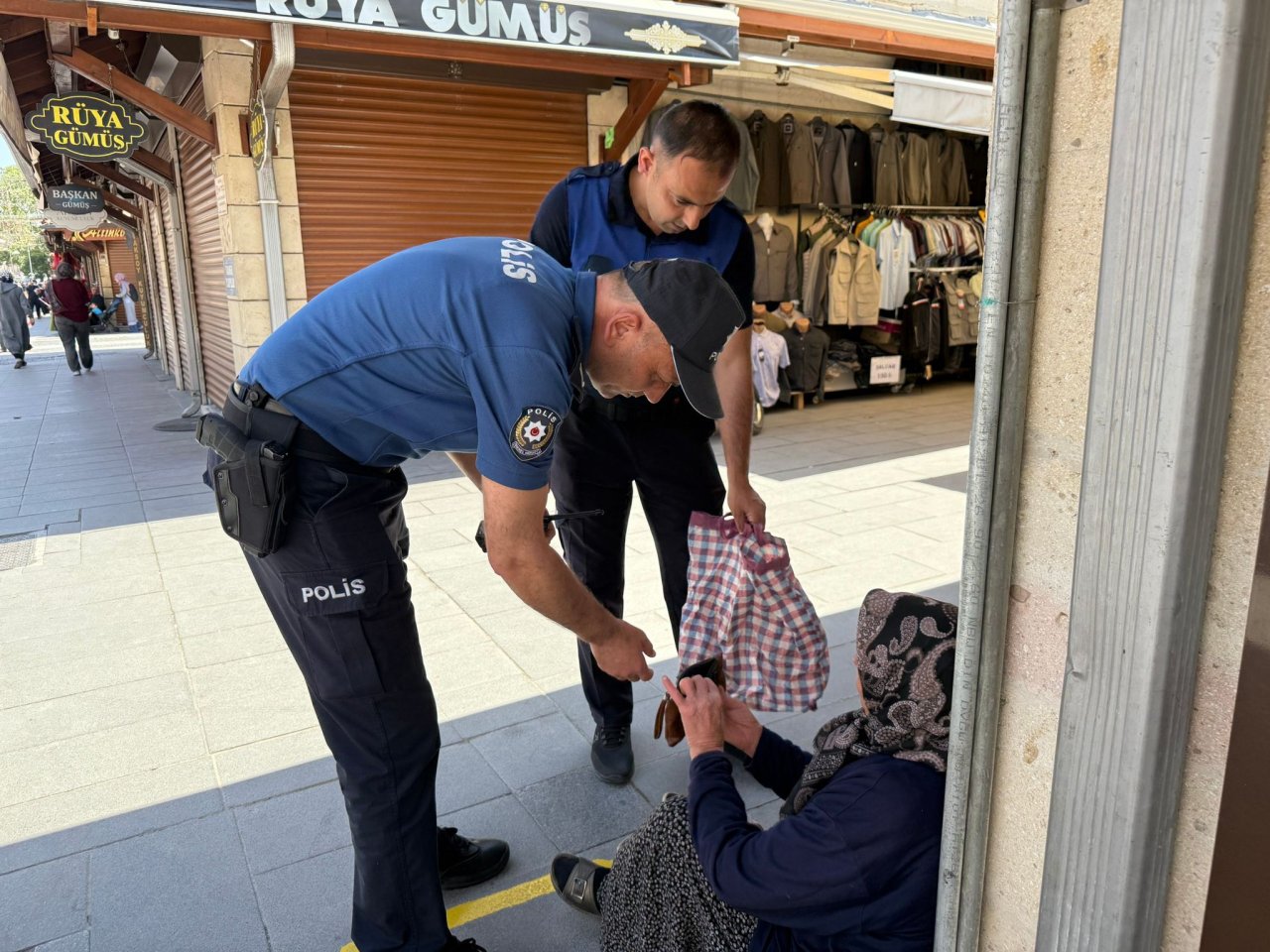 konya-emniyetinden-dilencilere-ve-halki-rahatsiz-eden-sahislara-yonelik-uygulama-2.jpg