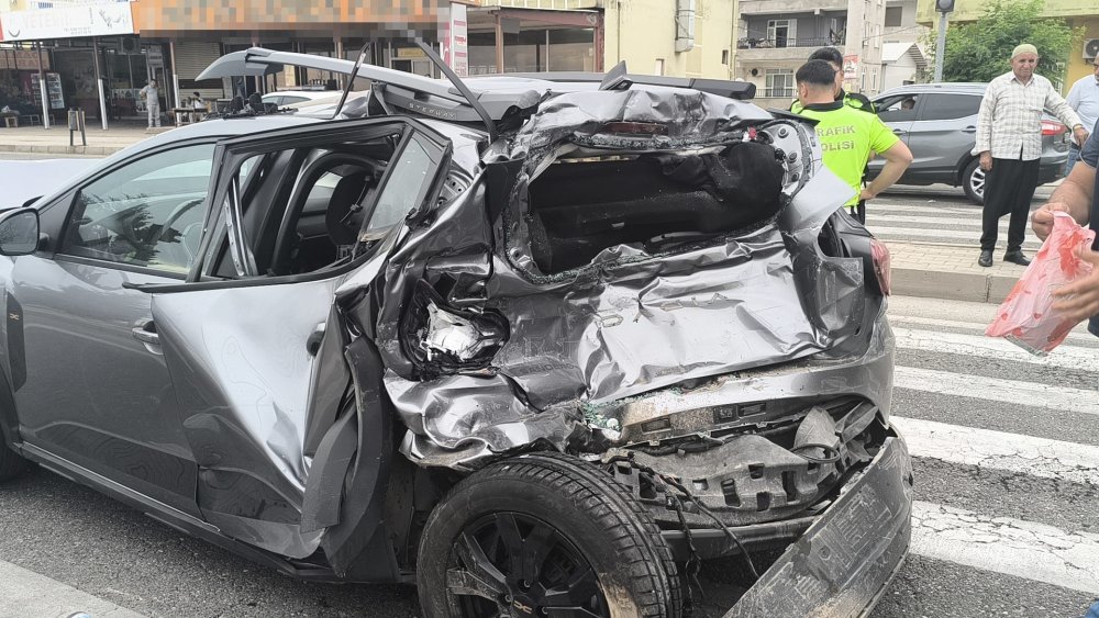 3 araç kazaya karıştı; 11 yaralı