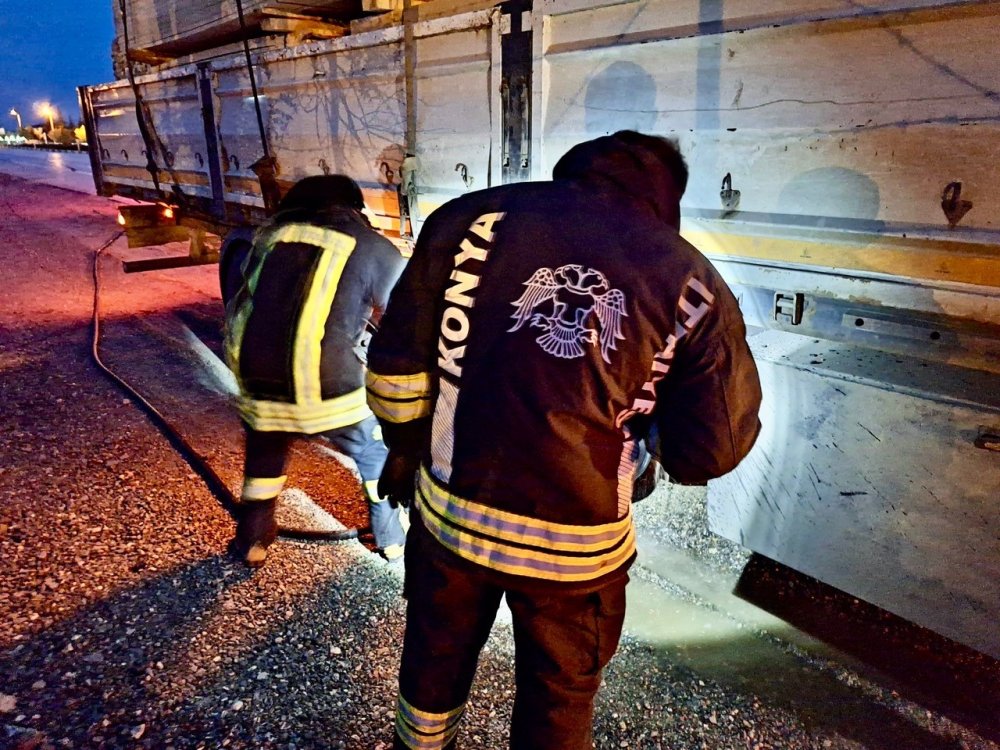 Konya'da Kereste yüklü tırdan dumanlar yükseldi