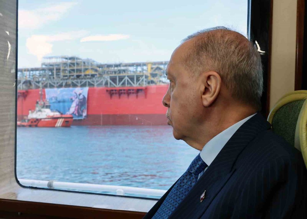 Boğaz'da tarihi an... Cumhurbaşkanı Erdoğan uğurladı