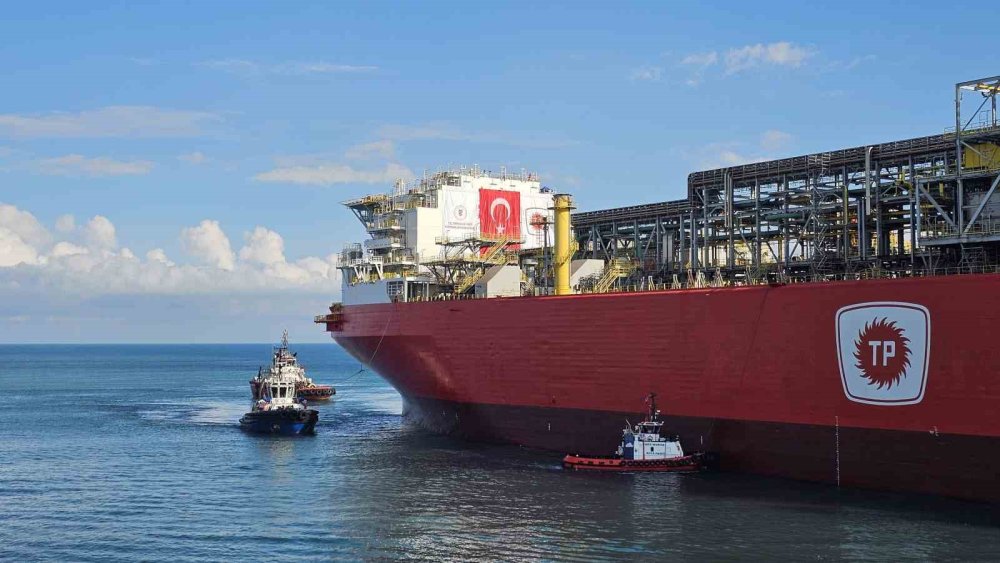 Türkiye’nin ilk yüzer gaz üretim platformu Filyos Limanı'na ulaştı