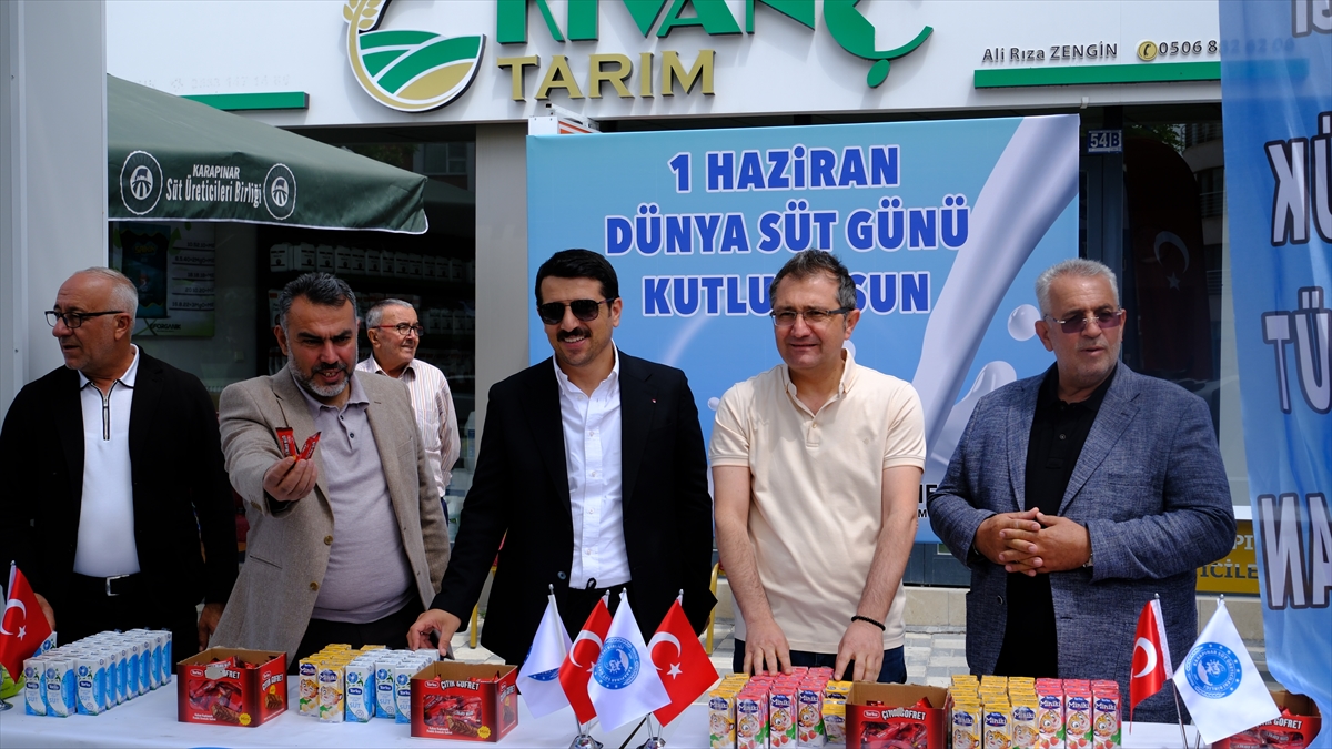 aa-20250601-38151622-38151620-konyada-dunya-sut-gunu-dolayisiyla-ucretsiz-sut-dagitildi.jpg