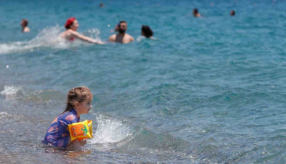 Güneşi gören sahili doldurdu