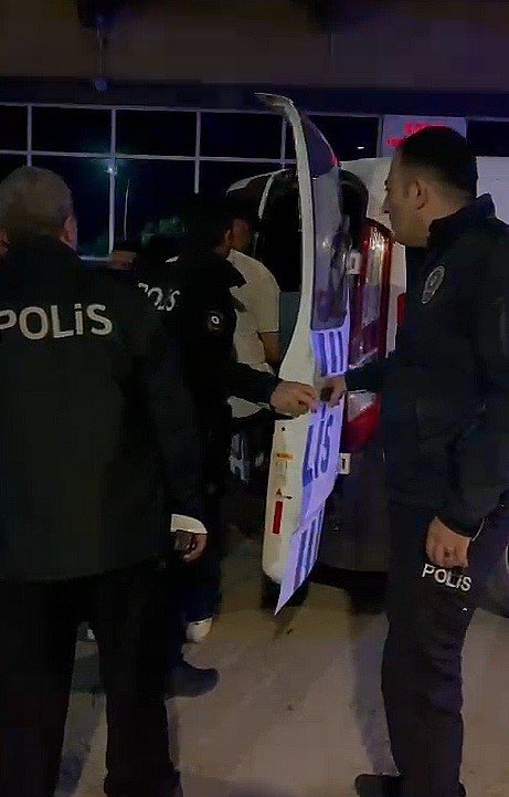 Polise mukavemette bulunan 3 kişi tutuklandı
