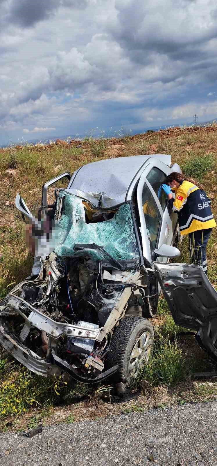 Konya plakalı süt tankeri ile otomobil çarpıştı: 2 ölü