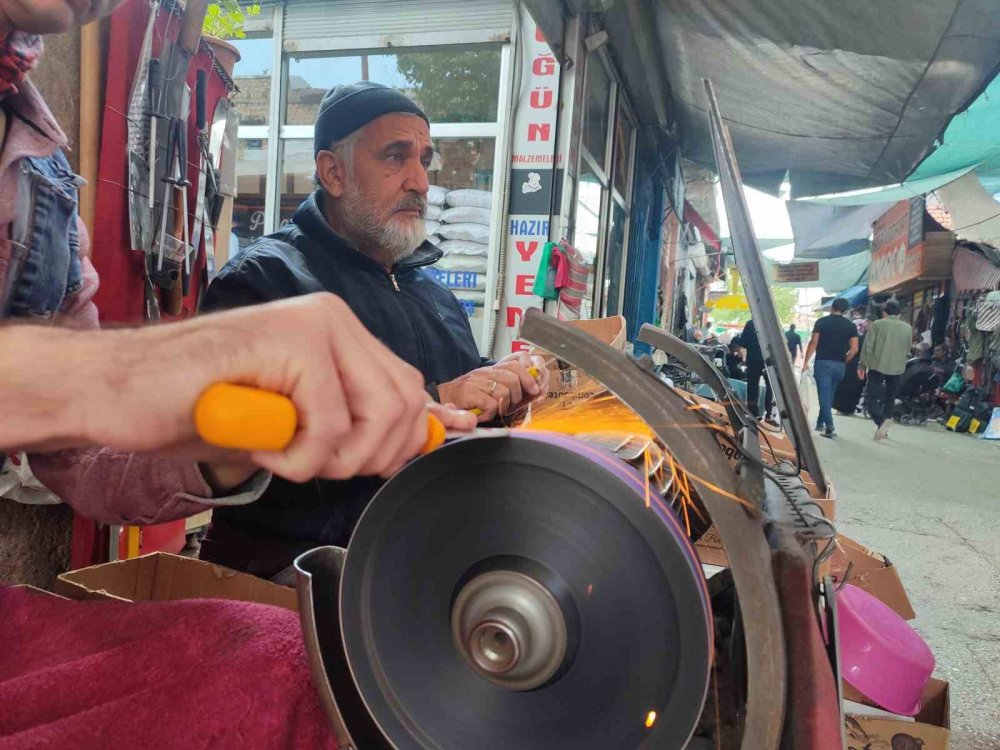 Konya'da bıçak bileyen ustalardan kurban keseceklere uyarı