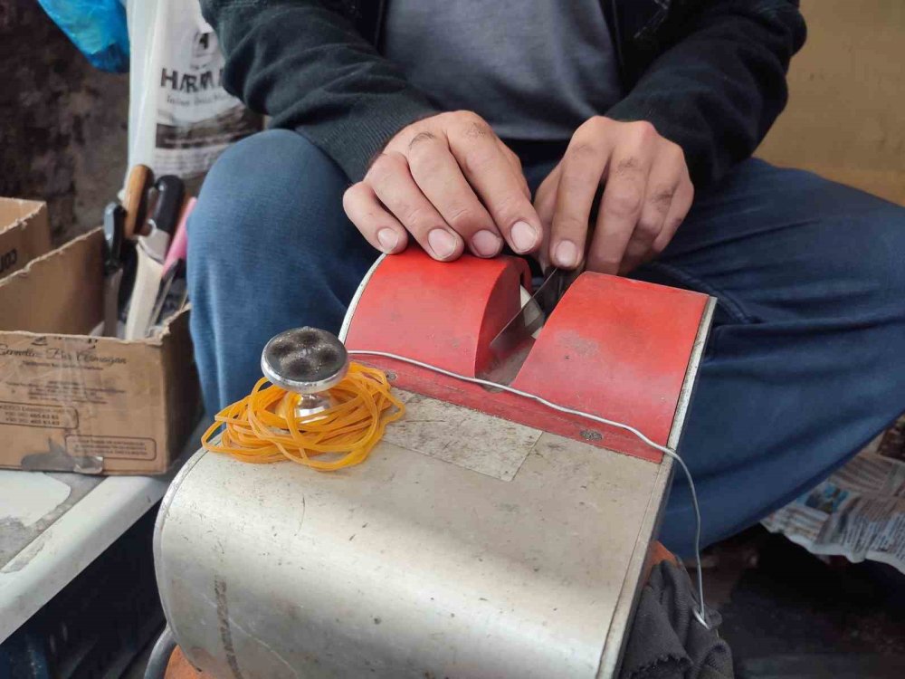 Konya'da bıçak bileyen ustalardan kurban keseceklere uyarı