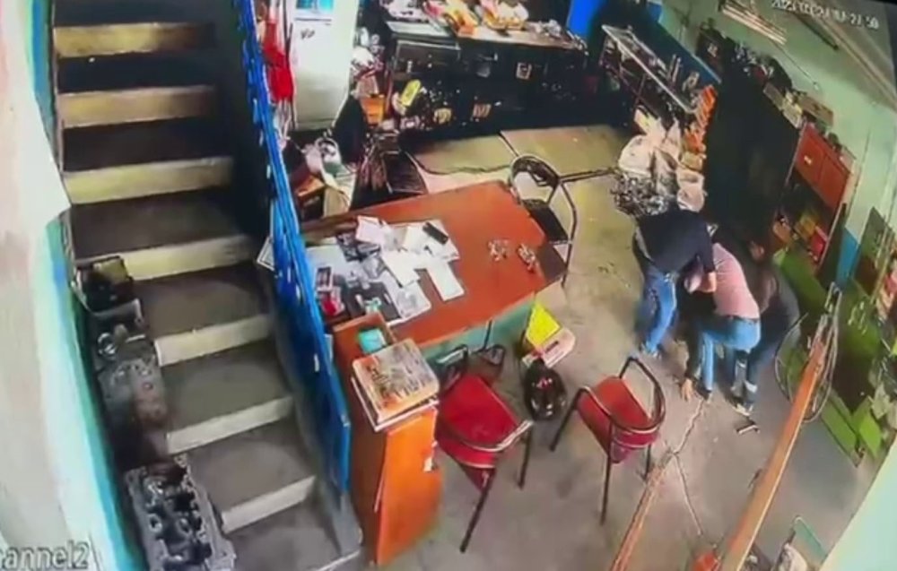 Konya'da sanayide esnaf kavga etti! Çekiçli saldırı kamerada