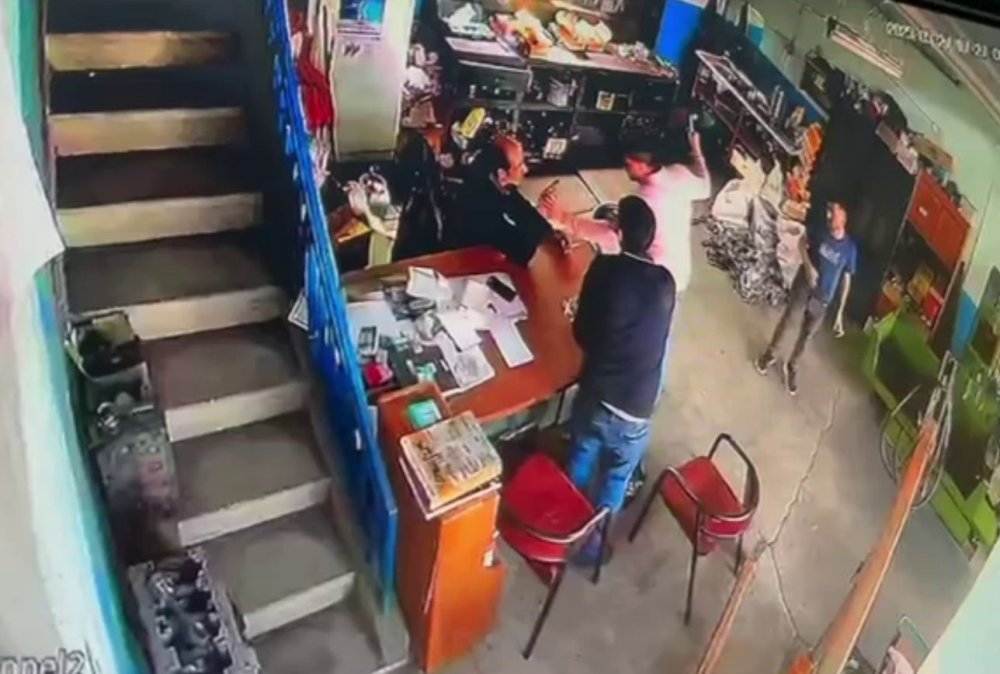 Konya'da sanayide esnaf kavga etti! Çekiçli saldırı kamerada